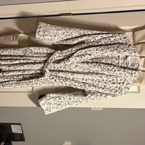 Liz Claiborne Cream and Gray Fleece Robe